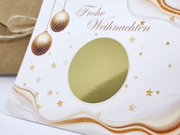 Detailansicht der Rubbelkarte mit goldenem Feld und hochwertigem Druck im weihnachtlichen Design.